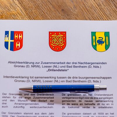 Bild vergr&ouml;&szlig;ern: Absichtserklärung Drilandstein