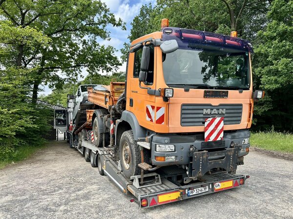 Bild vergr&ouml;&szlig;ern: Lkw mit Anhänger für Krasnosilka, Ukraine