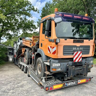 Lkw mit Anhänger für Krasnosilka, Ukraine