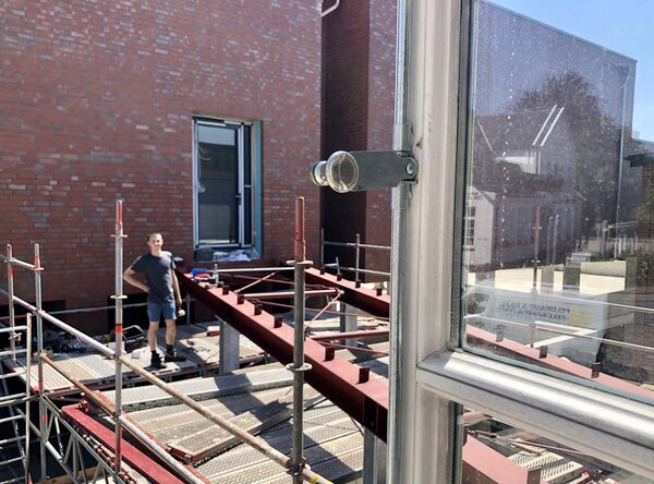 Bild vergr&ouml;&szlig;ern: „Brückenbau“ zwischen Neu- und Altbau des Rathauses