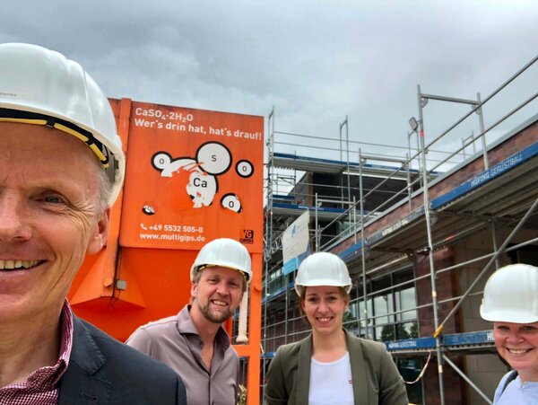 Besuch aus Losser auf der Baustelle Sportpark Mühlenberg