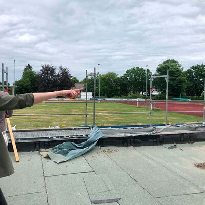 Bild vergr&ouml;&szlig;ern: Besuch aus Losser auf der Baustelle Sportpark Mühlenberg