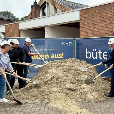 Bild vergr&ouml;&szlig;ern: Erster Spatenstich für Kita „Luthers Apfelgarten“